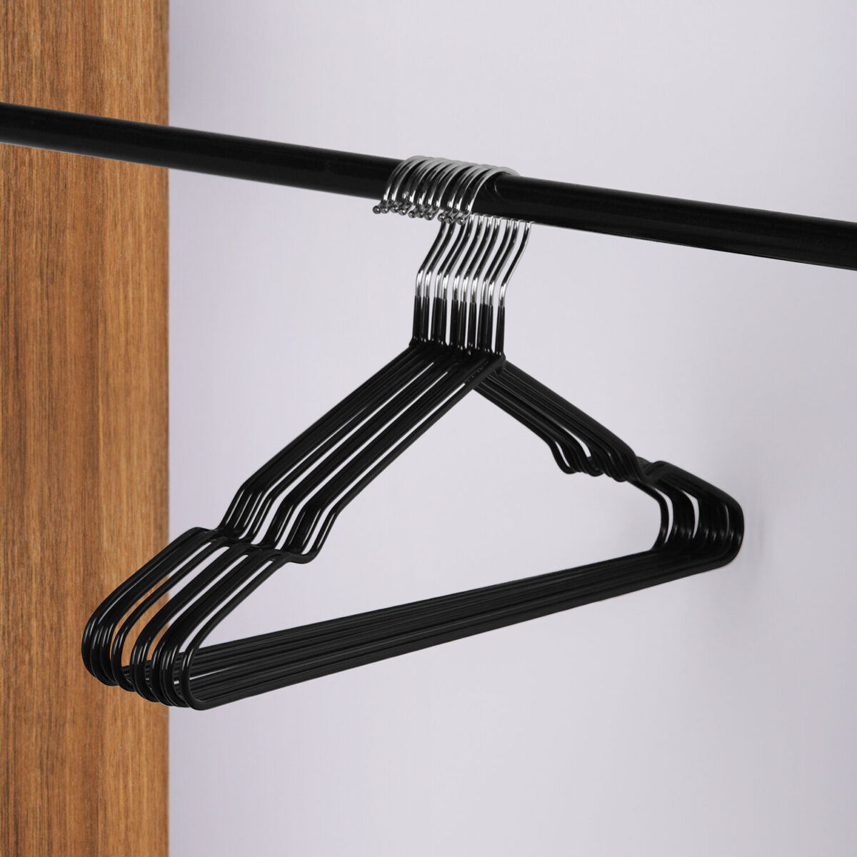 Вешалки-плечики для одежды, размер 48-50, металл, антискользящие, КОМПЛЕКТ 10 шт., черные, BRABIX PREMIUM, 608467 — изображение 7