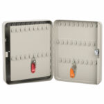 Шкафчик (Ключница) на 90 ключей BRAUBERG, 300х240х80 мм, с замком, +90 брелоков, серый, 290339 — изображение 3