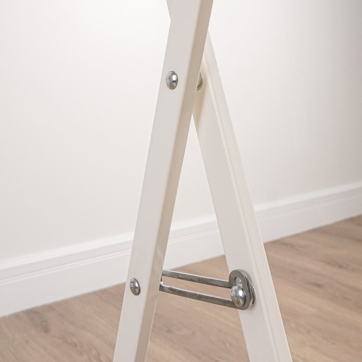 Вешалка-стойка костюмная "Контур", 980х440х310 мм, металл, белая, ВНП 367 Б — изображение 4