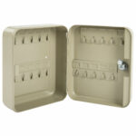 Шкафчик (Ключница) на 20 ключей BRAUBERG, 200х160х80 мм, с замком, +20 брелоков, серый, 290337 — изображение 2