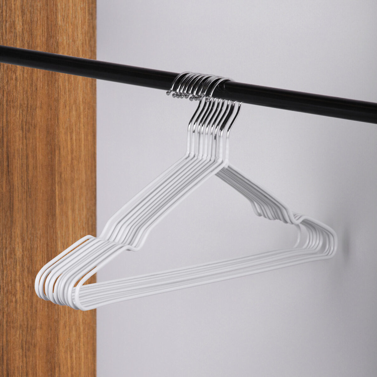 Вешалки-плечики для одежды, размер 48-50, металл, антискользящие, КОМПЛЕКТ 10 шт., белые, BRABIX PREMIUM, 608469 — изображение 7
