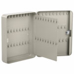 Шкафчик (Ключница) на 90 ключей BRAUBERG, 300х240х80 мм, с замком, +90 брелоков, серый, 290339 — изображение 2