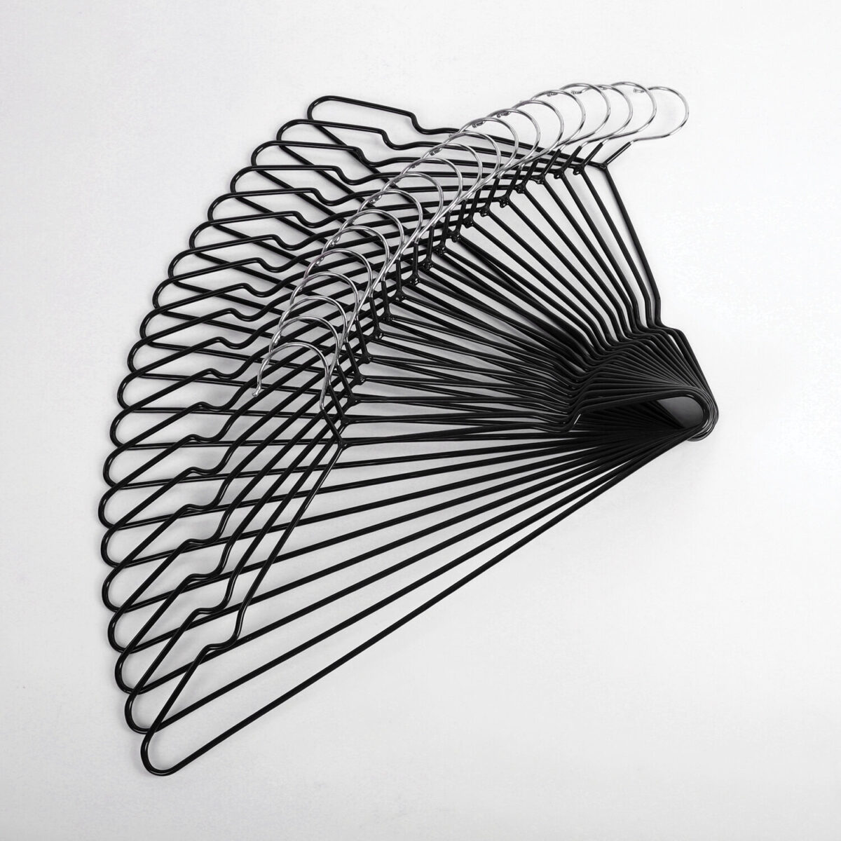 Вешалки-плечики для одежды, размер 48-50, металл, антискользящие, КОМПЛЕКТ 20 шт., черные, BRABIX PREMIUM, 608468 — изображение 5