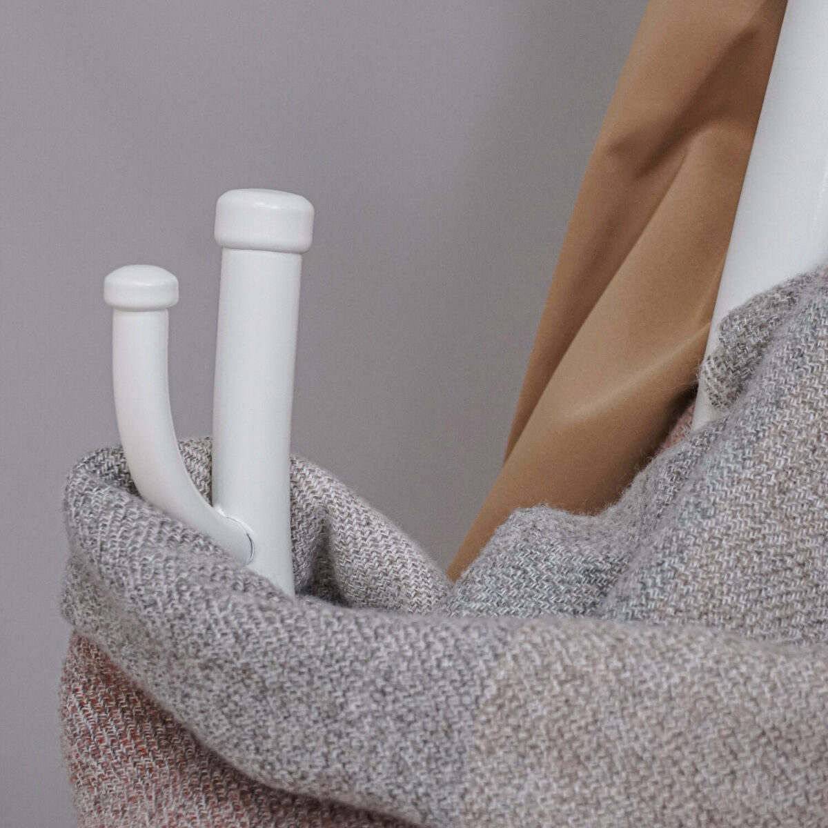 Вешалка-стойка "Дерево", 1,81 м, диск 37,5 см, 15 крючков, металл, белая, ВНП 211 Б — изображение 4