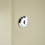 Шкафчик (Ключница) на 20 ключей BRAUBERG, 200х160х80 мм, с замком, +20 брелоков, серый, 290337 — изображение 4