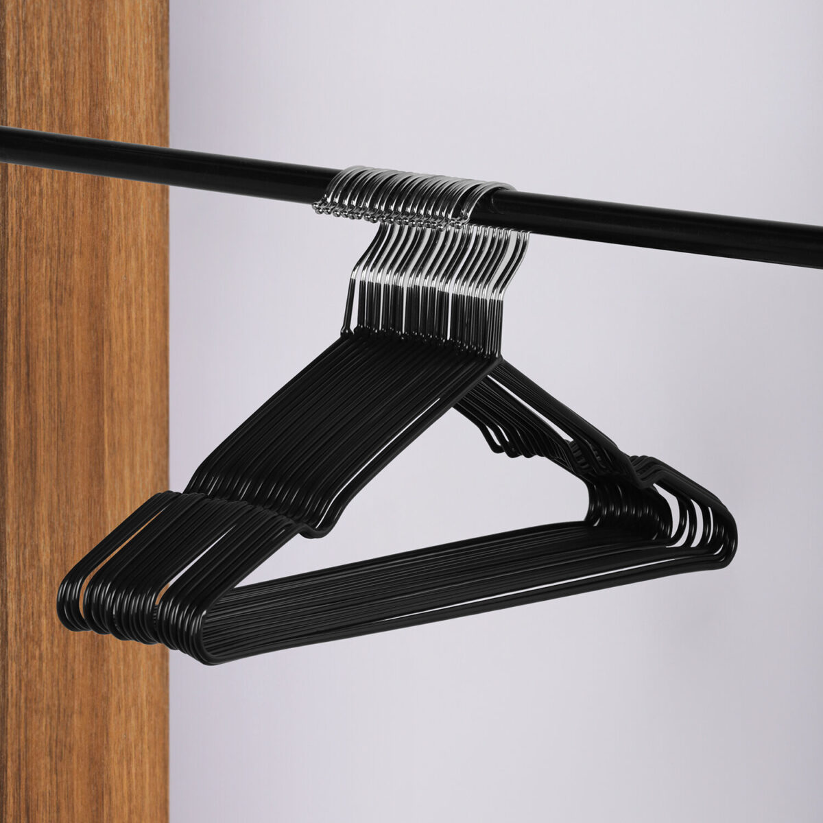 Вешалки-плечики для одежды, размер 48-50, металл, антискользящие, КОМПЛЕКТ 20 шт., черные, BRABIX PREMIUM, 608468 — изображение 7