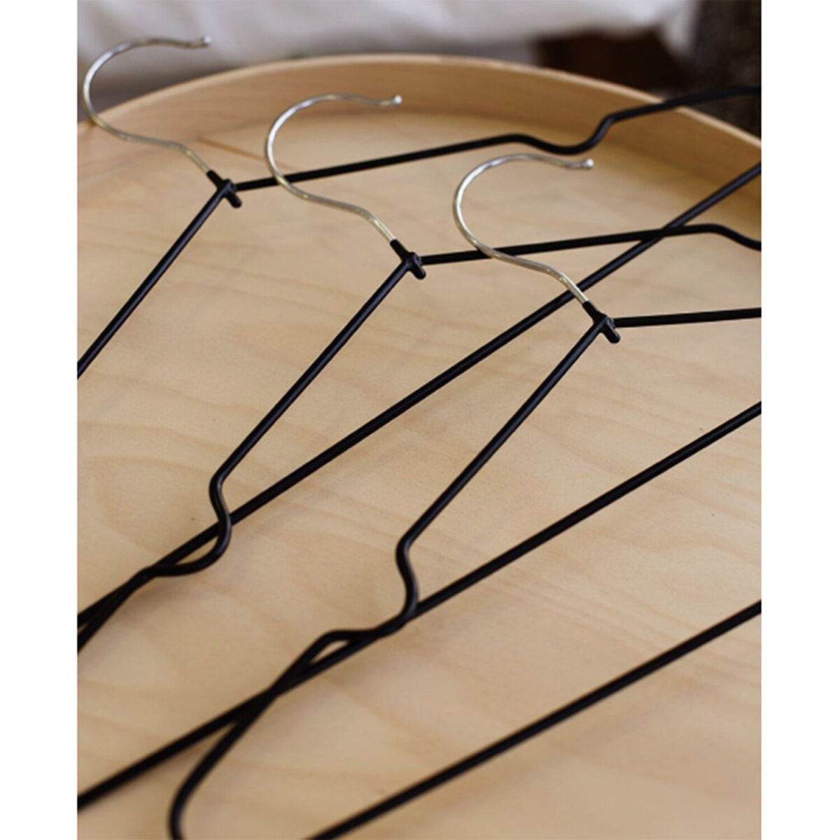 Вешалки-плечики для одежды, размер 48-50, металл, антискользящие, КОМПЛЕКТ 10 шт., черные, BRABIX PREMIUM, 608467 — изображение 4