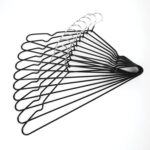 Вешалки-плечики для одежды, размер 48-50, металл, антискользящие, КОМПЛЕКТ 10 шт., черные, BRABIX PREMIUM, 608467 — изображение 5
